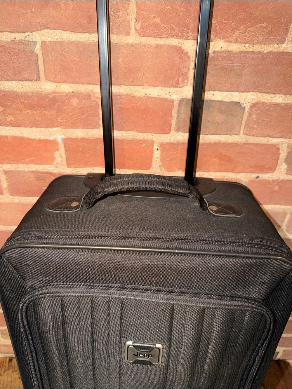 Jeep Black Upright Rolling Suitcase with Telescoping Handle